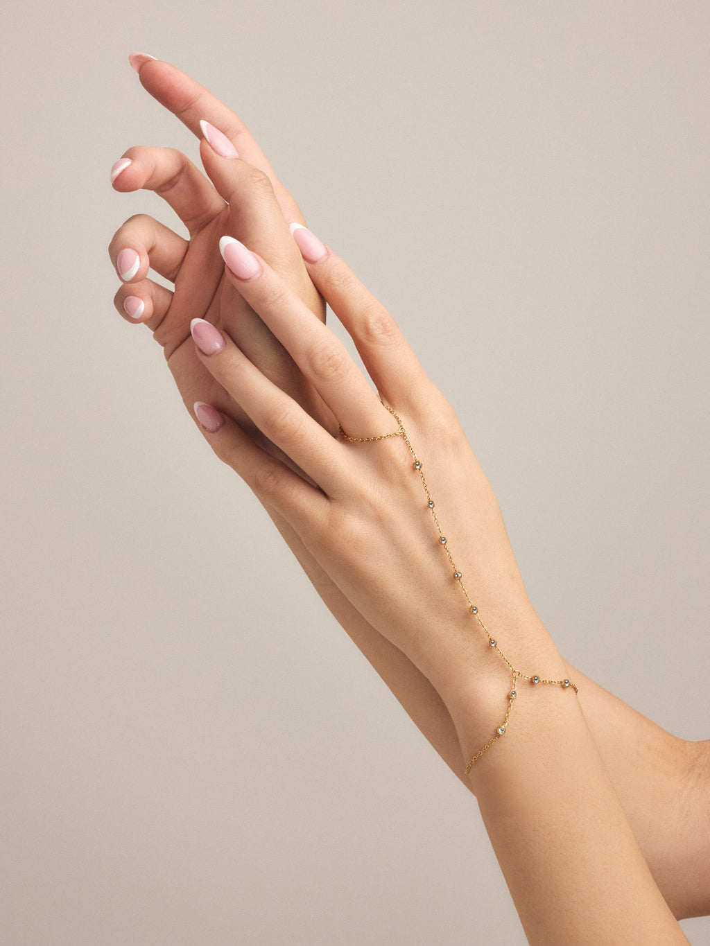 Amoura Hand Chain