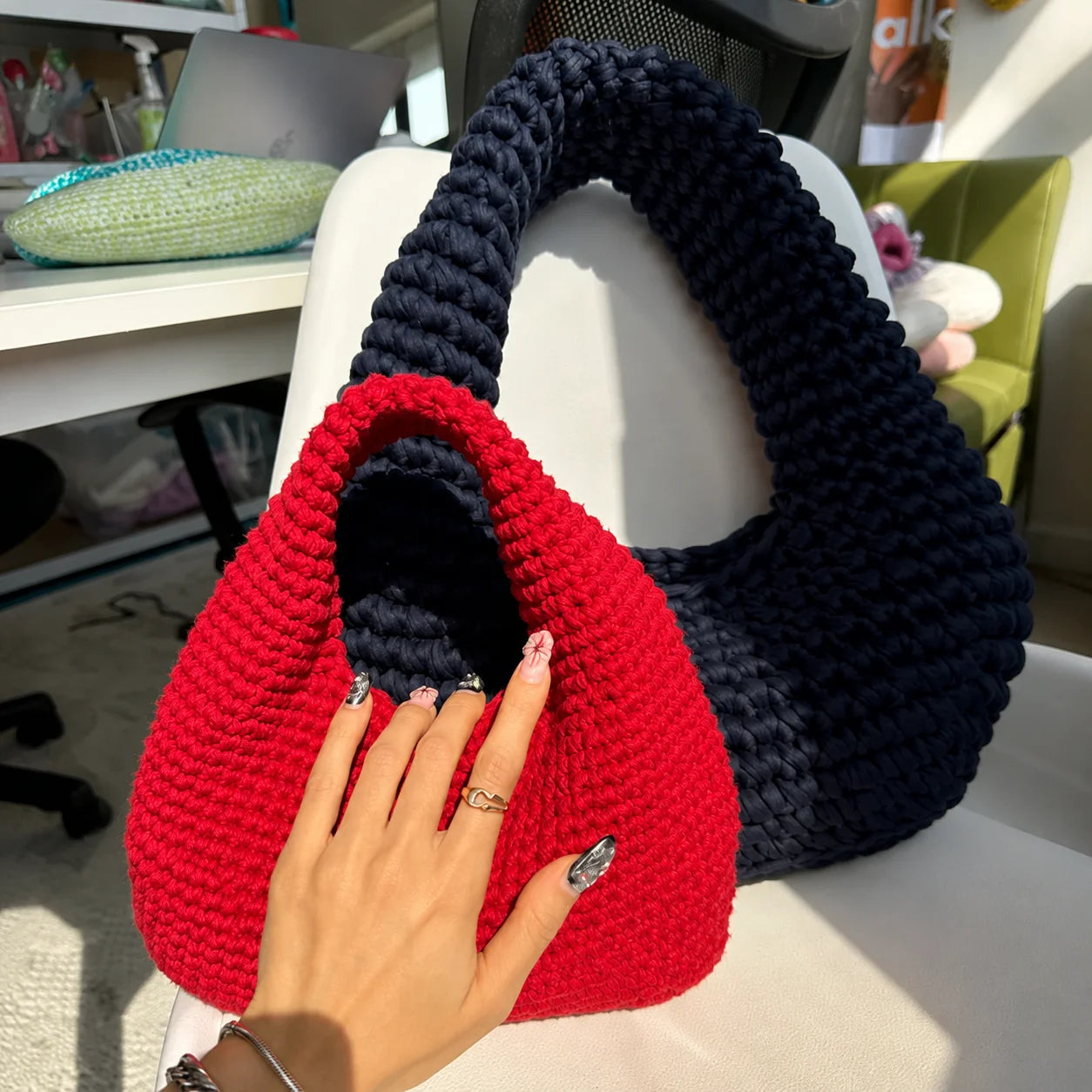 The Donut Bag Crochet Pattern PDF (2 Sizes) – Stylish Beginner Crochet Bag | Digital Download with Step-by-Step Video Tutorial